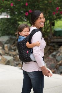 Sac à dos porte bébé: Infantino Zip Ergonomic Travel Carrier - Ergonomic face-in compact, front and back carry, for unisex-baby, newborns and toddlers 12lbs- 40lbs / 5.4 - 18.1 kg